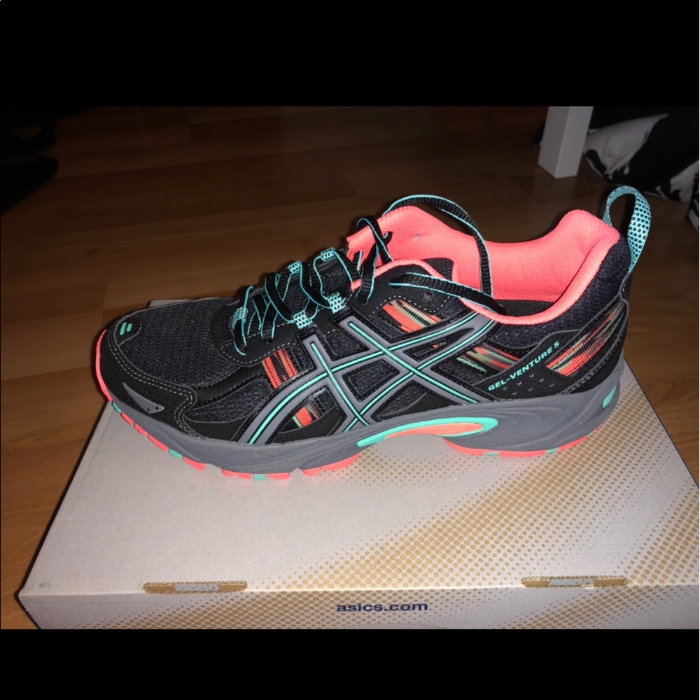 ASICS Gel-Venture 5. New Size 9.5